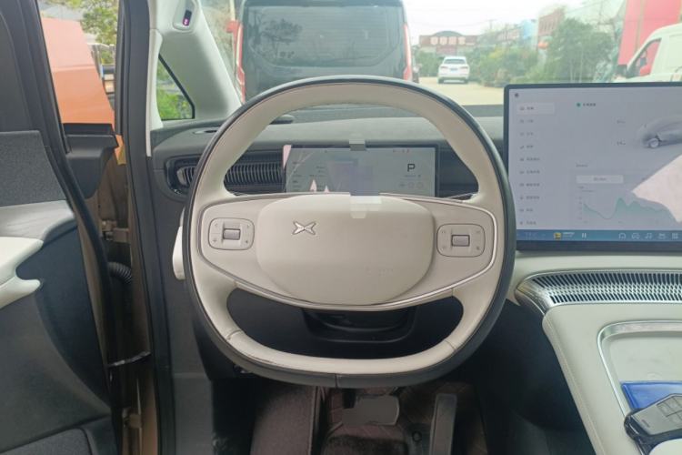 Used XPeng X9 2024 702 Ultra-Long Range Max Steering Wheel