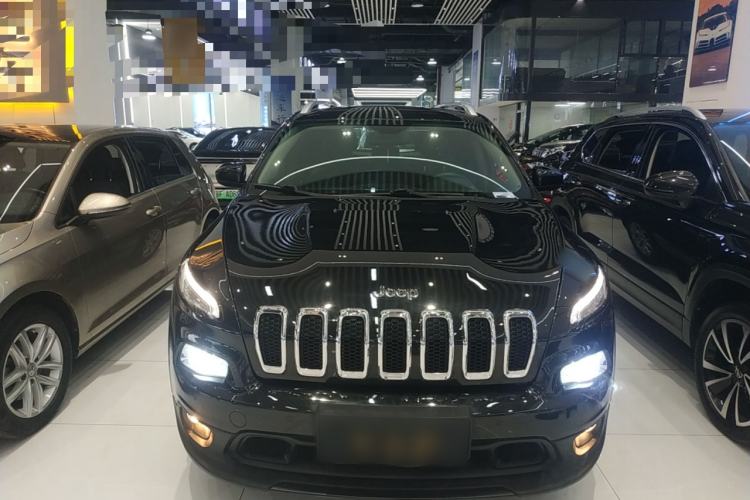 Used Jeep Cherokee 2016 2.4L Leading Smart Version
