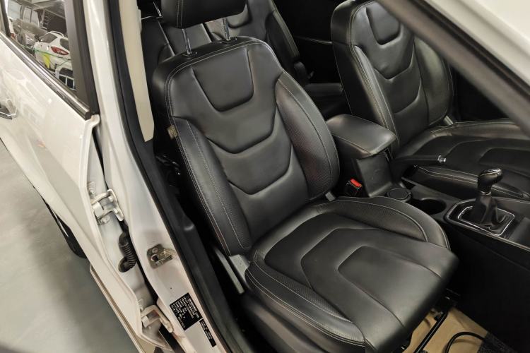 Used Dongfeng Fengon 580 2016 1.8L Manual Comfort Model Right Front Seat