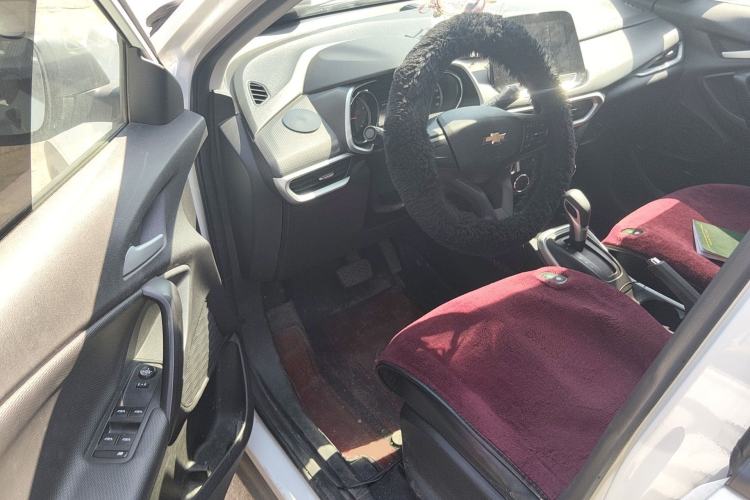 Used Chevrolet Trax 2019 325T Automatic Sport Edition China VI Standard Driver Seat