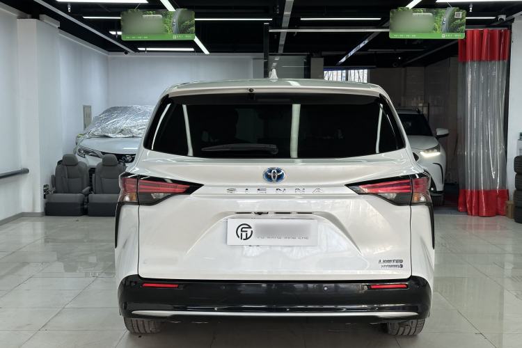 Used Toyota SIENNA 2023 2.5L Hybrid Deluxe Edition
