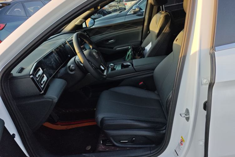 Used BYD Qin L 2025 DM-i Smart Drive 120KM Leading Model
