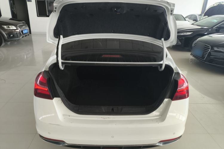 Used Geely Auto Emgrand 2019 Leading Edition 1.5L Manual Upgraded Connectivity Model China VI Standard Trunk