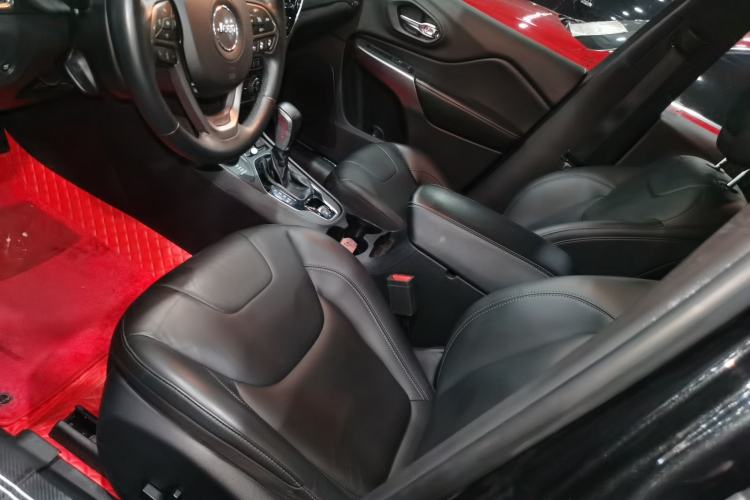 Used Jeep Cherokee 2019 2.0T Four-Wheel Drive Exploration Edition + Autonomous Driving Smart Package China V