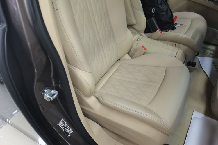 Used Buick GL8 2023 Facelifted Land Cruiser Executive Luxury Version
