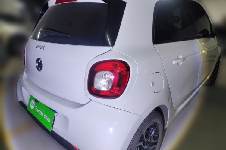 Used smart forfour 2018 0.9T 66 kW Pioneer Edition Rear Right 45 Deg