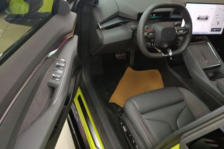 Used XPeng P7 2025 Model—702 Long Range Ultra Driver Seat