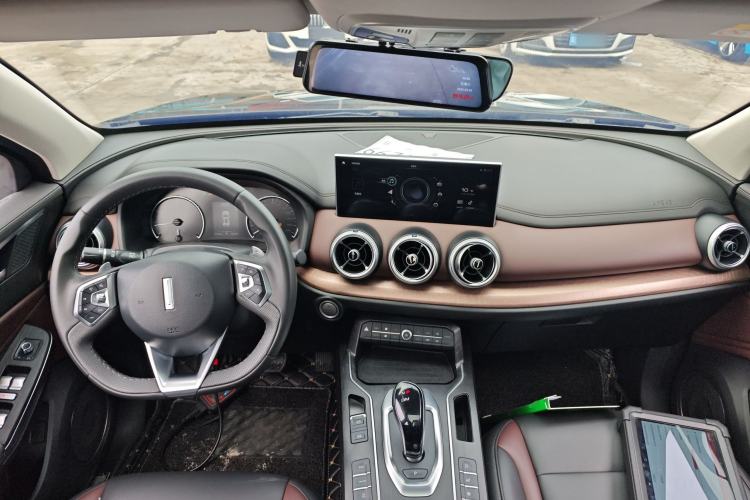 Used Wey VV5 2021 1.5T Two-Wheel Drive Color Pioneer
