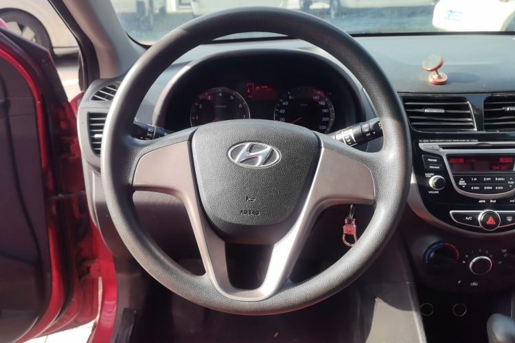 Used Hyundai Verna Ray 2016 1.4L Automatic Leading-Edge GLX Steering Wheel