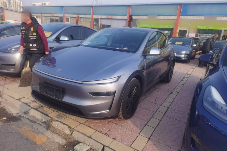 Used Tesla Model Y 2025 Long-Range All-Wheel Drive First Edition