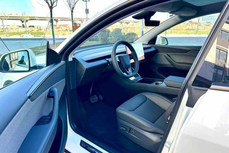 Used Tesla Model Y 2026 Rear-Drive Model
