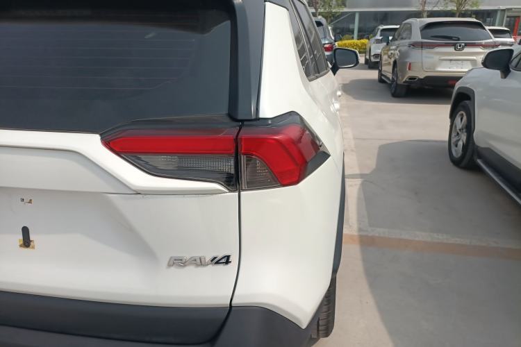 Used Toyota RAV4 2020 2.0L CVT Two-Wheel Drive Fashion Edition Exterior 3