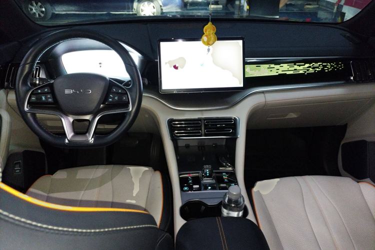 Used BYD Song PLUS New Energy 2023 Champion Edition EV 520KM Flagship Model Center Console