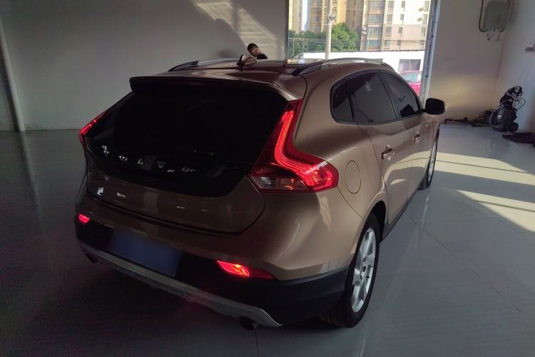 Used Volvo V40 2014 Cross Country 2.0T Zhiyi Edition
