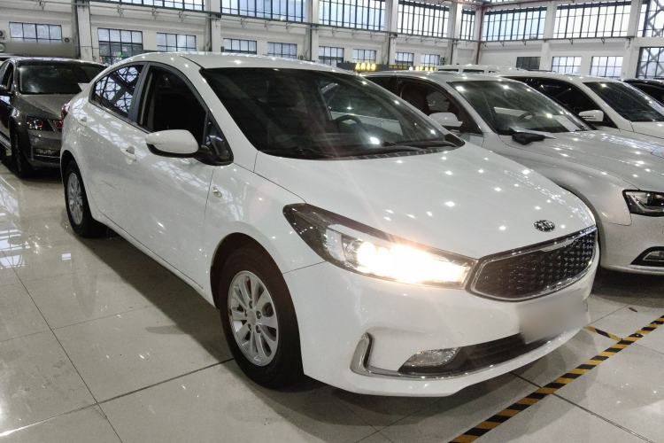 Used Kia K3 2016 1.6L Manual GL Front Right 45 Deg