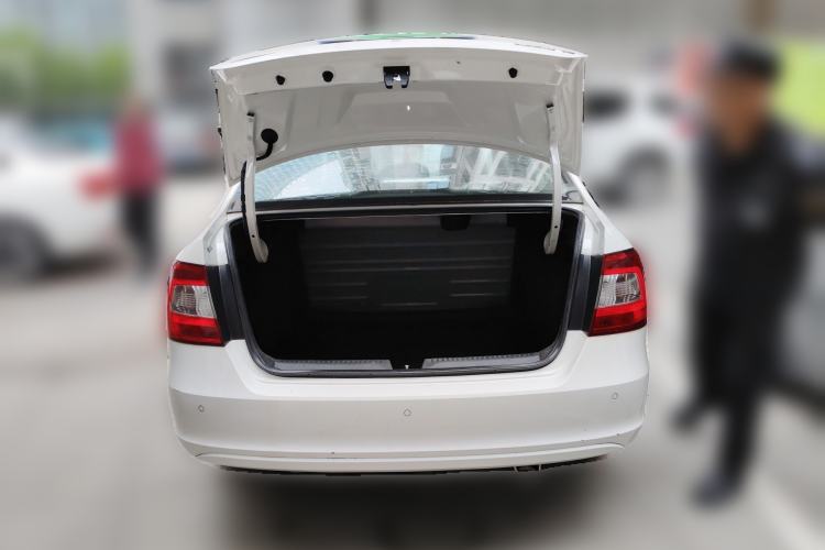 Used Skoda Rapid 2013 1.6L Automatic Smart Selection Model Trunk