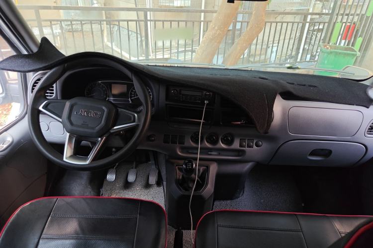 Used JMC Transit 2019 2.8T Commercial Version Short Wheelbase Mid-Roof 3-Seater China VI Standard JX493
