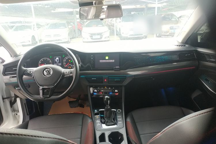 Used Volkswagen Bora 2021 1.5L Automatic Elite Smart Connect Edition Center Console