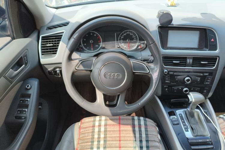 Used Audi Q5 2015 40 TFSI Trendy Edition Steering Wheel