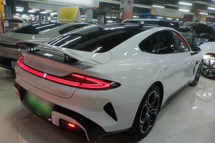 Used Xiaomi Auto SU7 2024 Four-Wheel Drive Ultra-Long Range Advanced Intelligent Driving Max Edition
