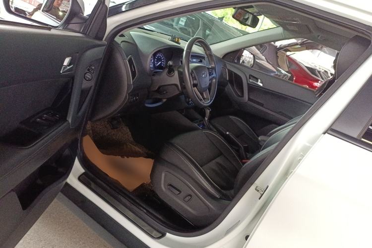 Used Hyundai ix25 2015 1.6L Automatic Two-Wheel-Drive Deluxe DLX Model