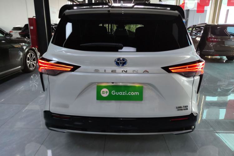 Used Toyota SIENNA 2023 2.5L Hybrid Deluxe Edition
