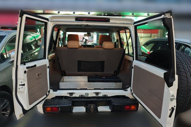 Used Toyota Land Cruiser 2022 4.0L Manual LC71 Gasoline 70th Anniversary Edition – Middle East Trunk