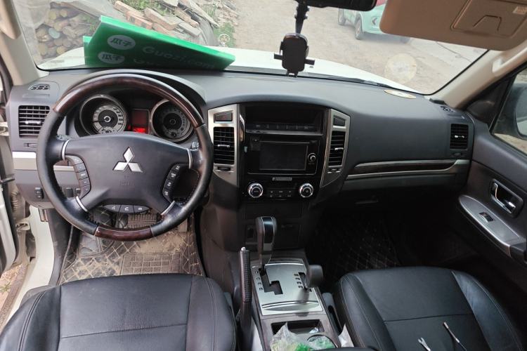 Used Mitsubishi Pajero 
