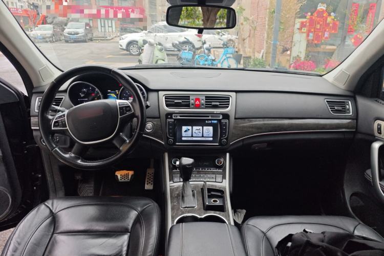 Used Haval H8 2015 2.0T Two-Wheel-Drive Standard Version Center Console