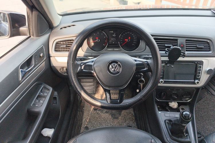 Used Volkswagen Lavida 2015 1.6L Manual Comfort Edition