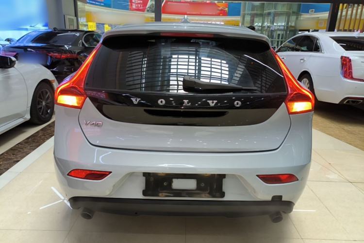 Used Volvo V40 2014 2.0T Zhiya Edition

