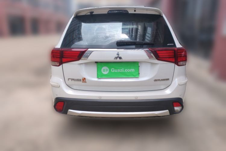 Used Mitsubishi Outlander 2016 2.4L 4x4 Luxury Edition 7-Seater Rear