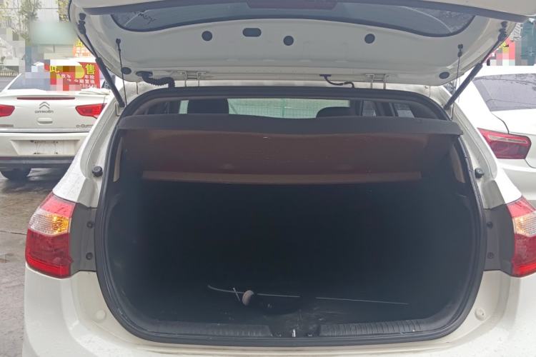 Used Kia K2 2012 Hatchback 1.4L MT Cool Edition Commemorative Model
