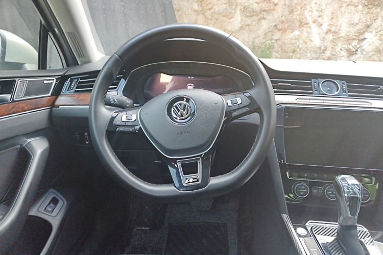 Used Volkswagen Magotan 2017 330TSI DSG Luxury Model