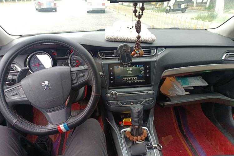 Used Peugeot 408 2014 1.6T Automatic Supreme Edition Center Console