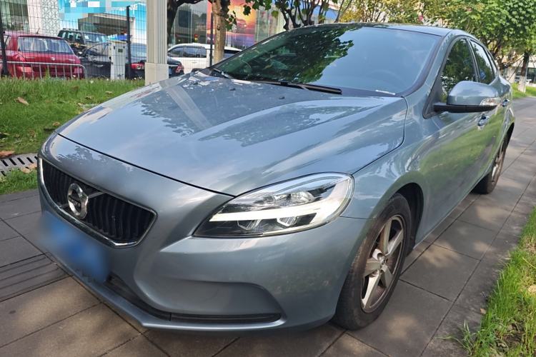 Used Volvo V40 2018 T3 Smart Edition
