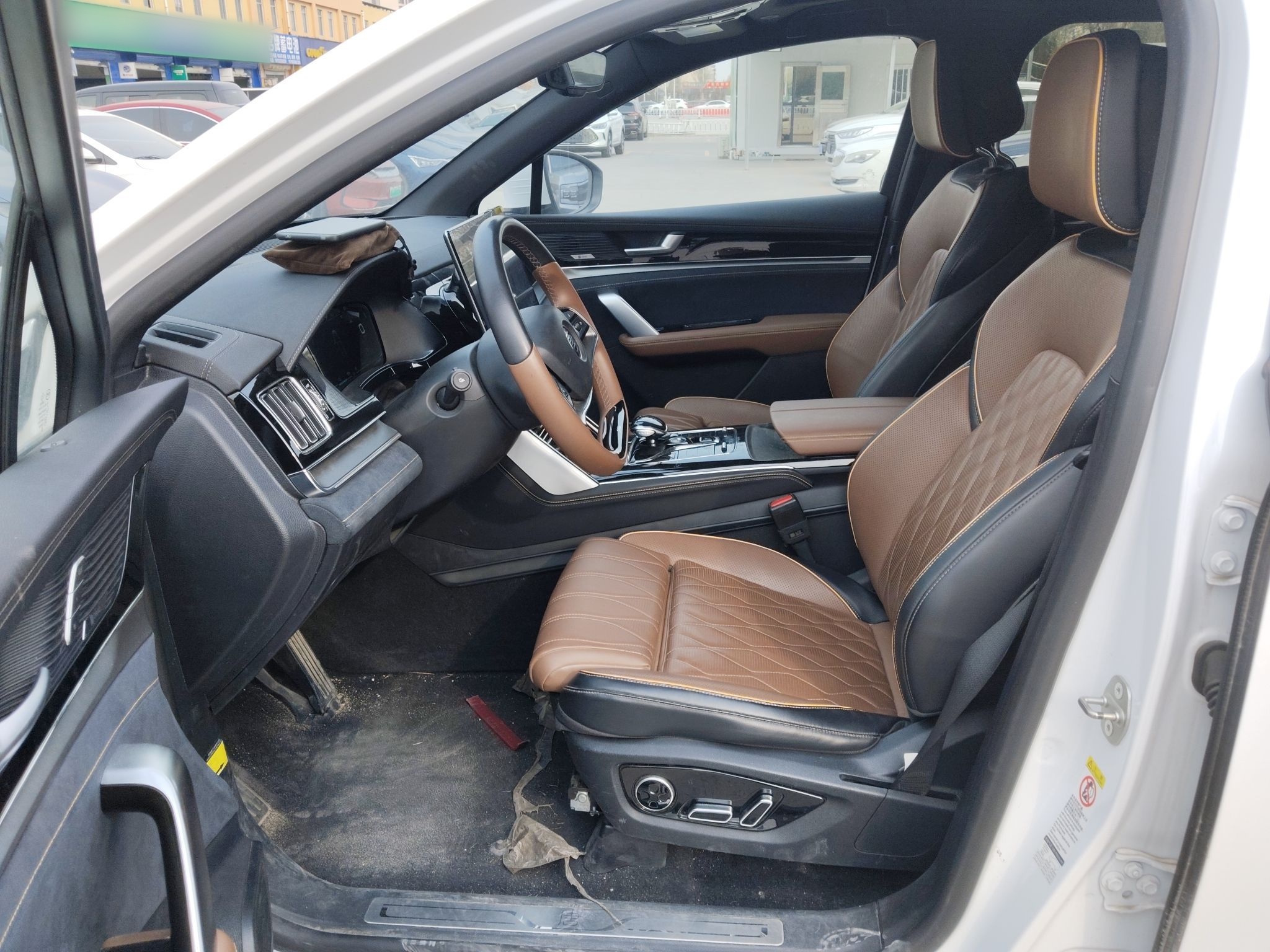 المقاعد الأمامية داخل السيارة