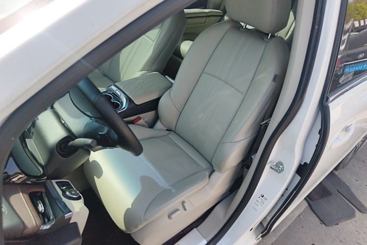 Used Buick GL8 2023 Land Executive Class Comfort Model