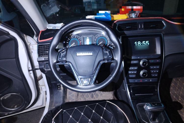 Used Haval H2 2018 Red-Label 1.5T Dual-Clutch Two-Wheel-Drive Elite Model Steering Wheel