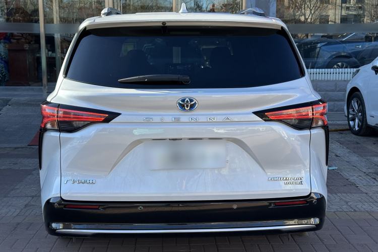 Used Toyota Sienna 2023 2.5L Hybrid Ultimate Edition