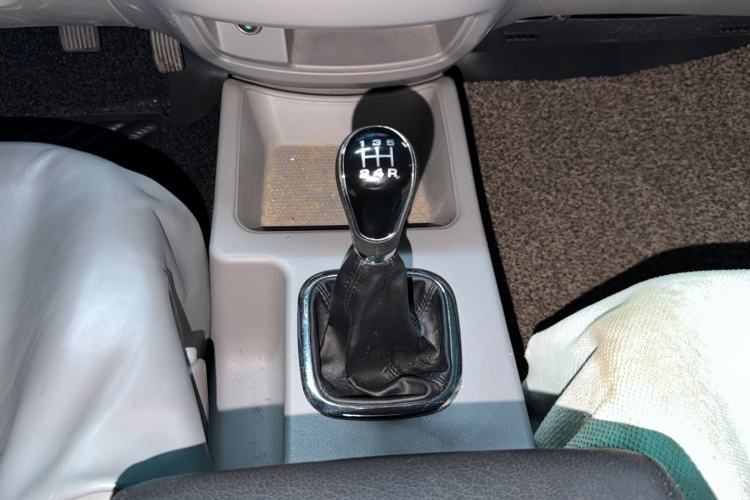 Used FORTHING Lingzhi 2018 M3L 1.6L 7-Seater Comfort Model Gear Lever