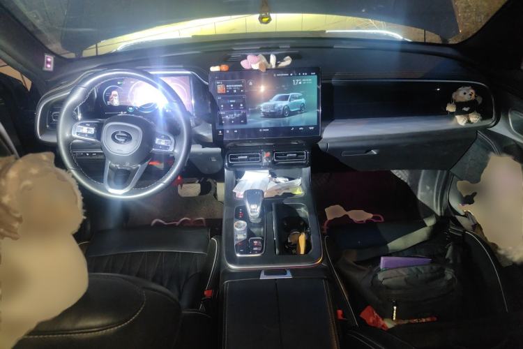 Used GAC Trumpchi GS8 2022 Flagship Series 2.0 TGDI Four-Wheel Drive Luxury Smart Connectivity Version (7 Seats) Center Console