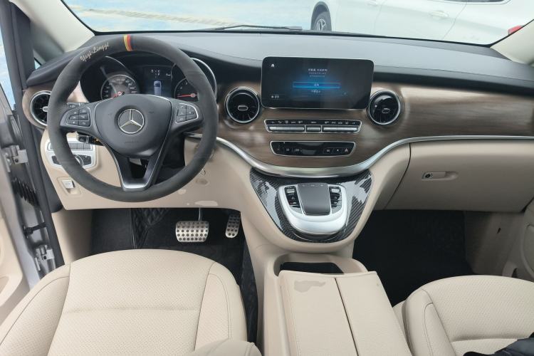 Used Mercedes-Benz V-Class 2022 V 260 L Long-wheelbase Luxury Edition Center Console