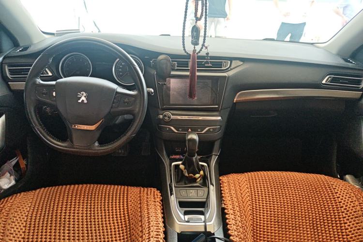 Used Peugeot 408 2014 1.8L Automatic Luxury Edition Center Console