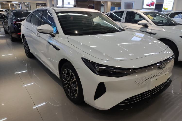 Used Chery Fengyun A8 2024 127 Far Voyage Luxury Edition Front Right 45 Deg