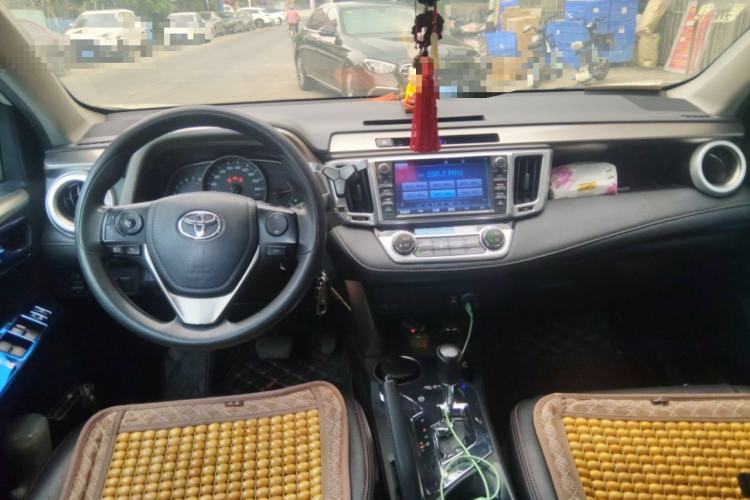 Used Toyota RAV4 2015 2.0L CVT Two-Wheel Drive Fashion Edition
