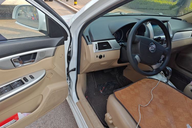 Used Buick Excelle 2013 1.5L Automatic Classic Model
