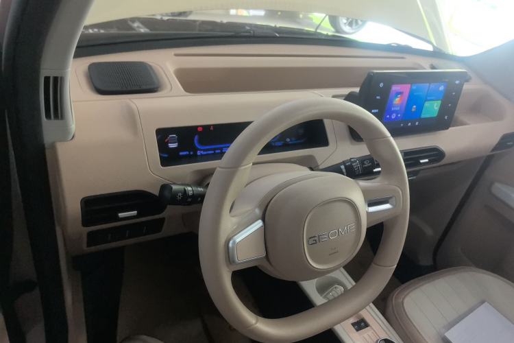 Used Geely Galaxy Panda 2023 Panda Mini 200km Endurance Bear Center Console