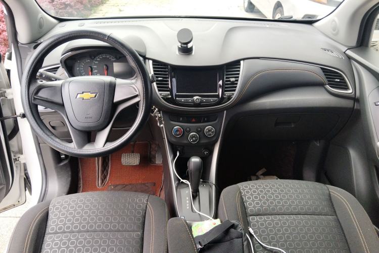 Used Chevrolet Trax 2018 330T Automatic Two-Wheel Drive Elite Model Center Console