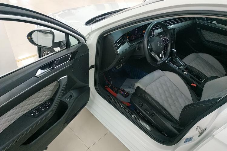 Used Volkswagen Magotan 2023 2 Million Units Limited Edition 330TSI DSG Leading Version